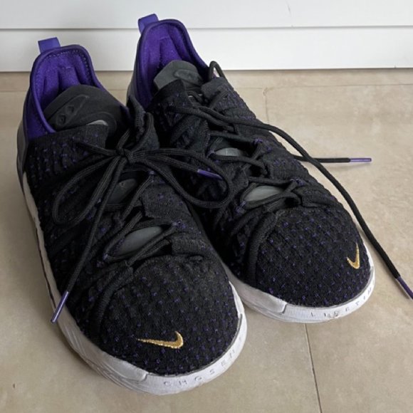 Great Condition! Nike Women's LeBron James 18 Basketball Shoes - Picture 1 of 6